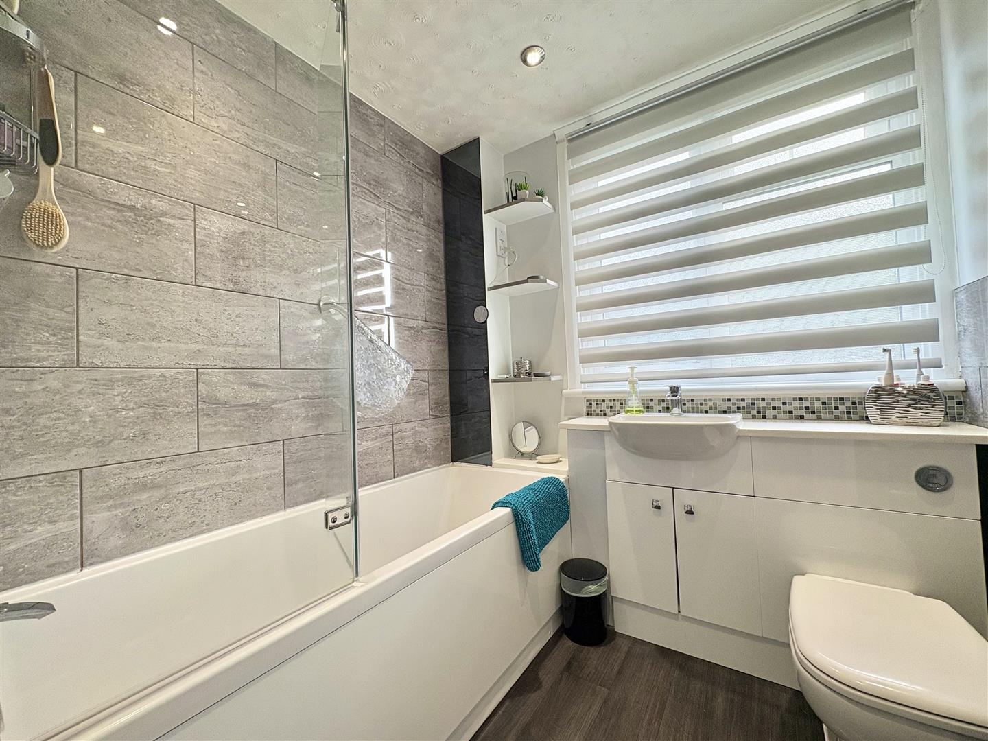 3 bed property in Roundwood Road, St. Leonards-On-Sea